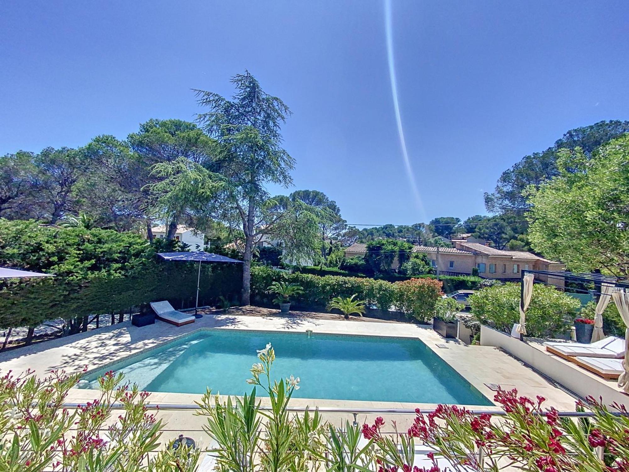 "Les Alizes" Cote Jardin Proche Bord De Mer Saint-Raphael  Exterior photo